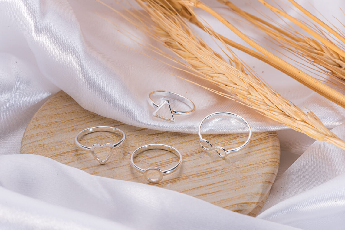 Diferenças entre joias em prata, semijoias folheadas e semijoias banhadas