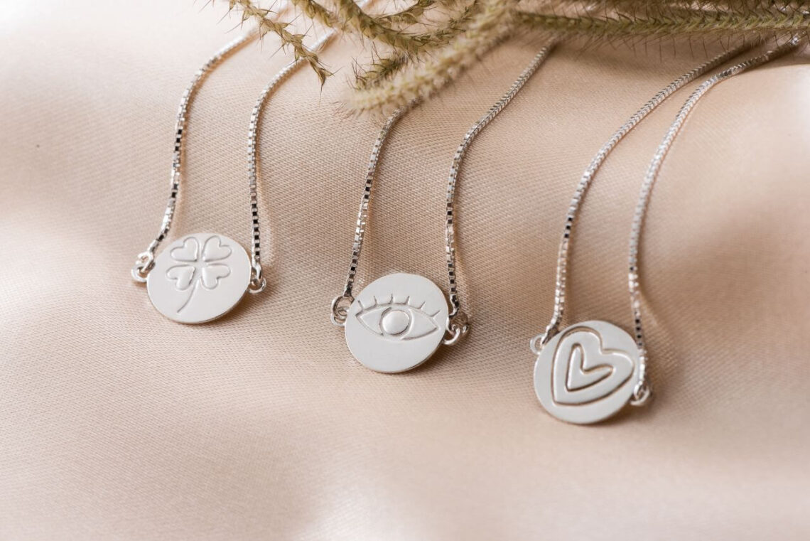 Joias em prata banhadas em Ródio Branco.