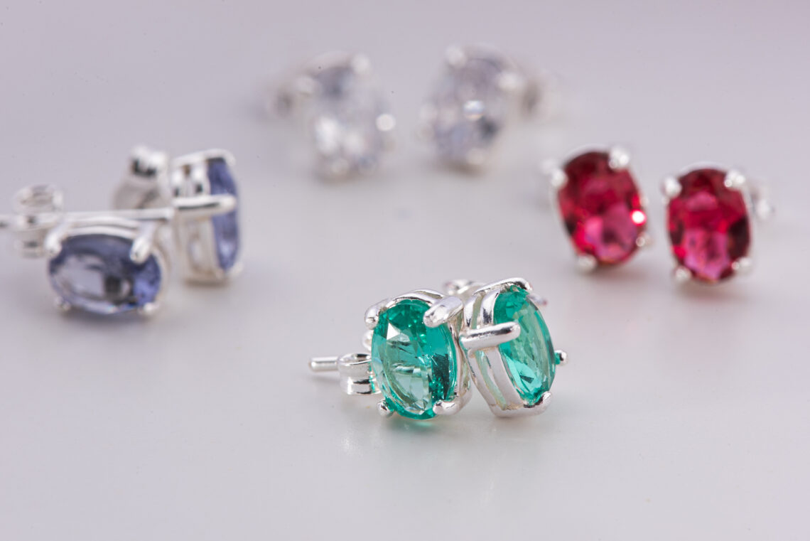 Qual a composição de uma zircônia colorida?