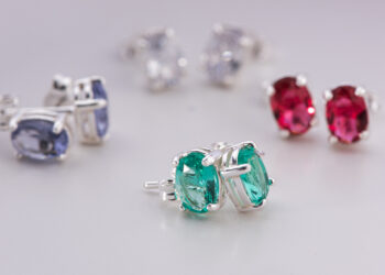 Qual a composição de uma zircônia colorida?