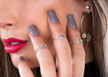 Aprenda a usar anéis falange em prata!