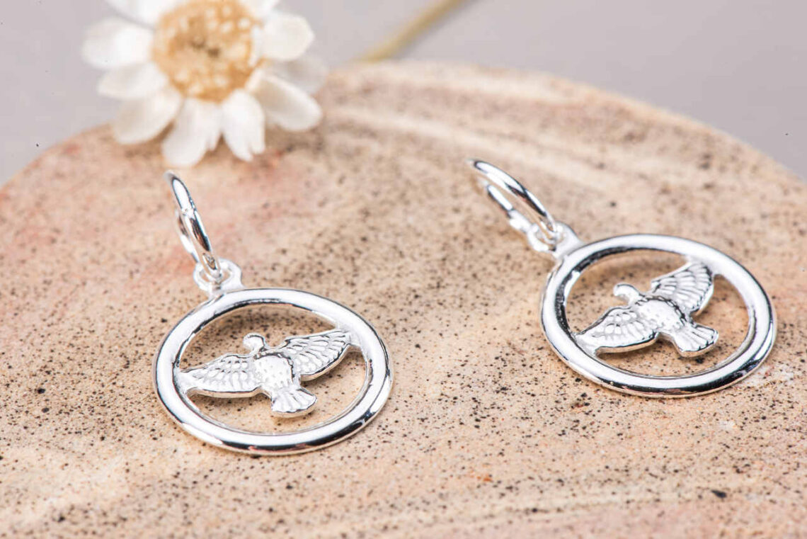 Modelos do Divino Espírito Santo para revenda de prata