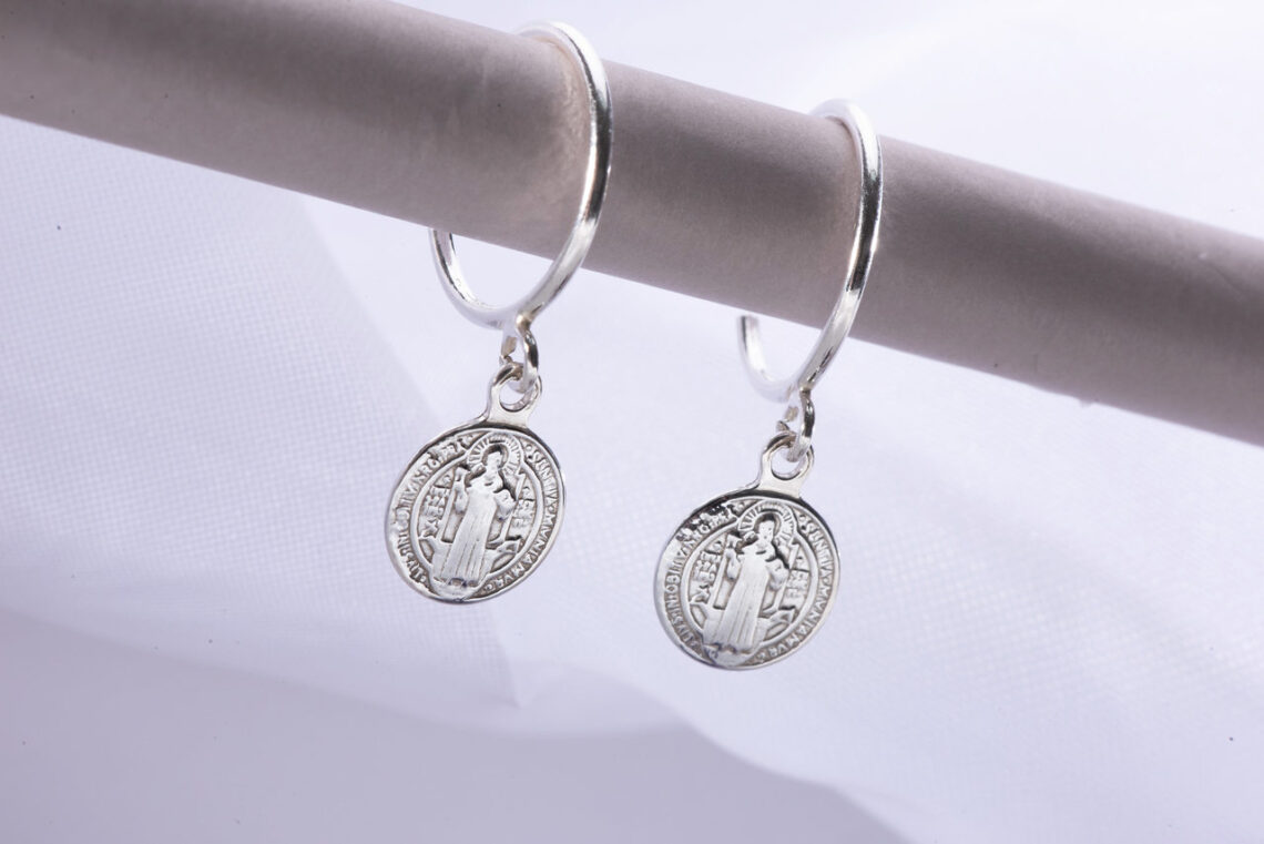 Modelos de medalha São Bento em prata para revender