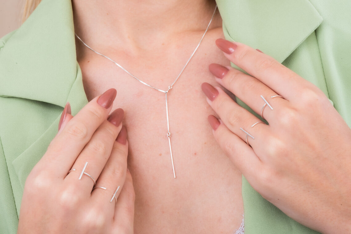 Saiba quais modelos de gargantilha de prata comprar para sua loja