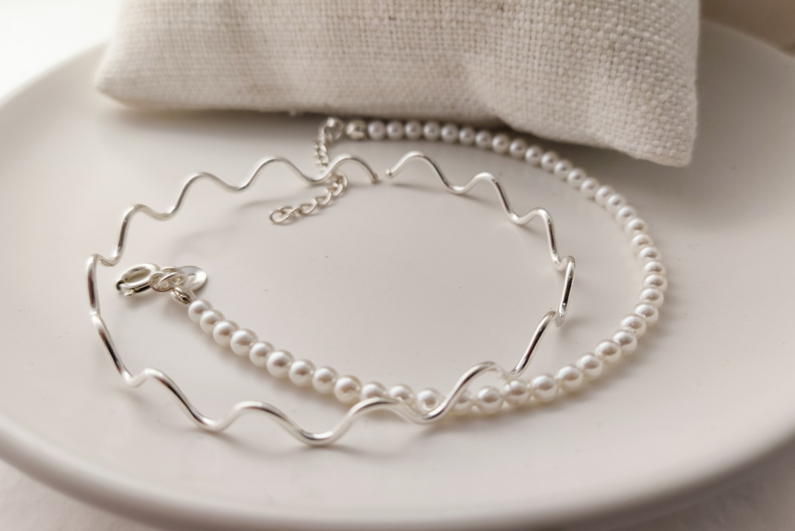 5 situações que podem escurecer joias em prata 925