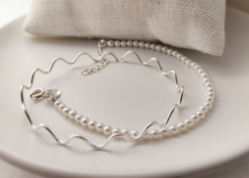 5 situações que podem escurecer joias em prata 925