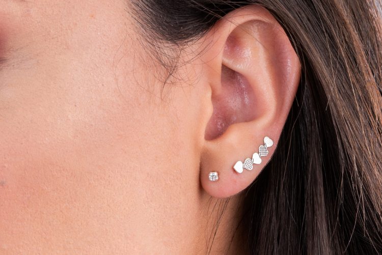 Brinco ear cuff prata 925 pode ser usado com outros acessórios?